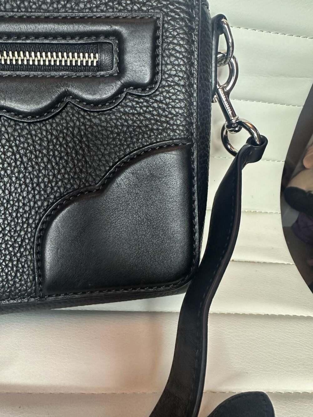 Marc Jacobs Fleur Haze Scalloped Black Pebbled Leather Crossbody Bag - Picture 4 of 16
